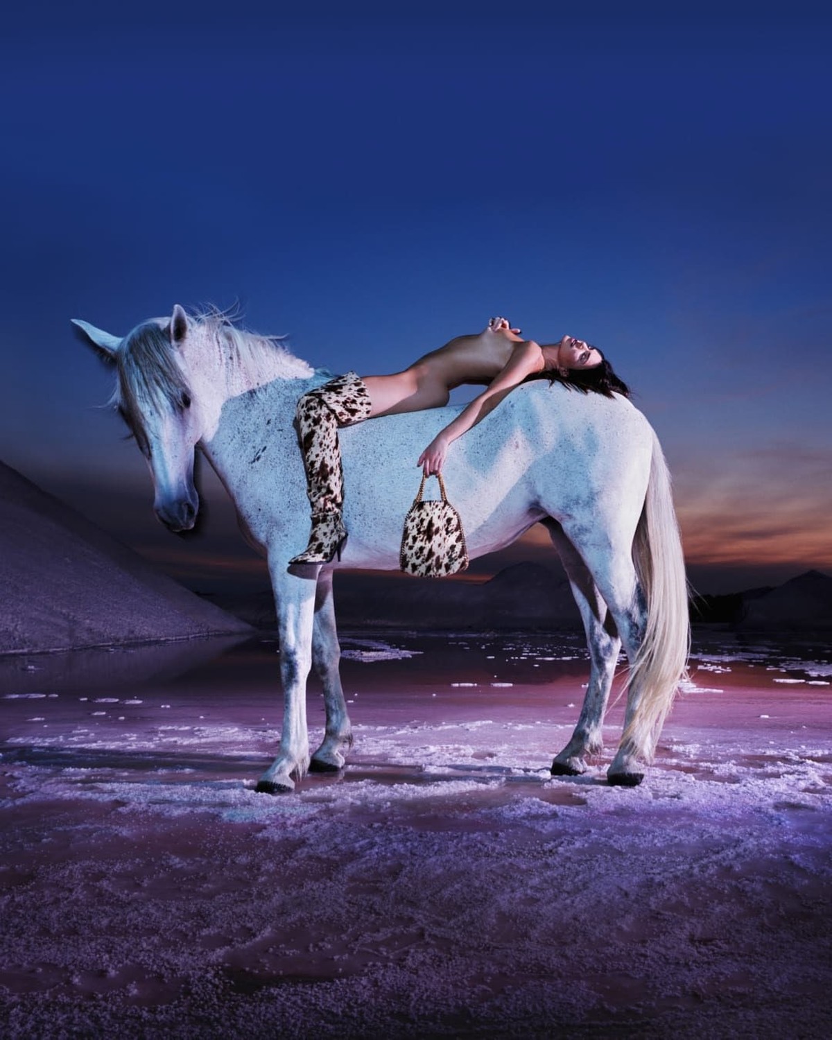Kendall Jenner a posé nue sur un cheval et c'est super