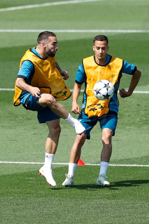 epa06755565 Real Madrid&#039;s players Dani Carvajal (L) and Lucas Vazquez (R) perform during their team&#039;s training session held on the &#039;Open Media Day&#039; ahead of the UEFA Champions Leag ...