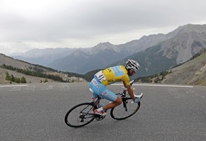 Nibali hat das Geschehen auf der Strecke bisher unter Kontrolle.