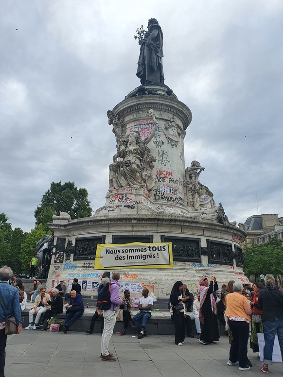 place de la République à Paris avant l&amp;#039;annonce des résultats du second tour des élecitons françaises