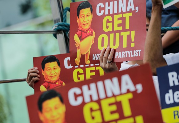 epaselect epa07180652 Activists hold placards with the image of Chinese President Xi Jinping as 'Winnie the Pooh' during a protest at the Chinese Embassy in Manila, Philippines, 21 November 2018. Pres ...