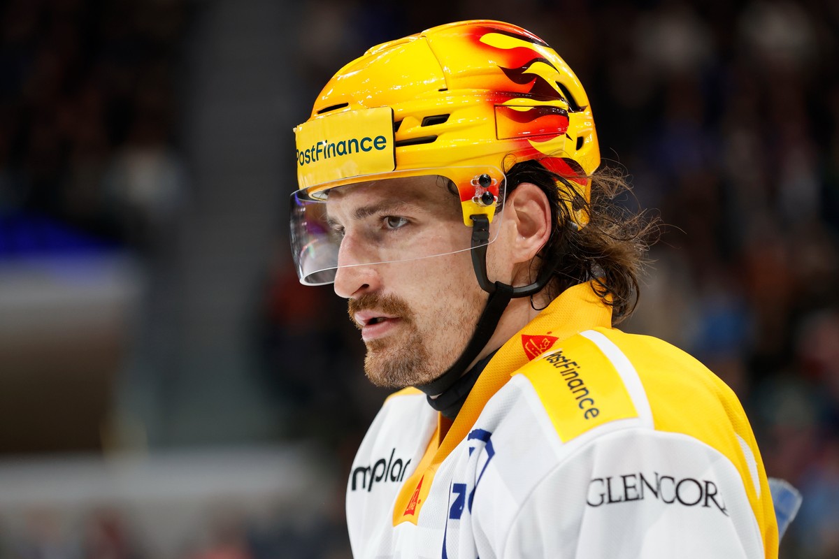 PostFinance Top Scorer Daniel Vozenilek (EV Zug) im Meisterschaftsspiel der National League zwischen den ZSC Lions und dem EV Zug, am Samstag, den 19. Oktober 2024 in der Swiss Life Arena in Zuerich.  ...