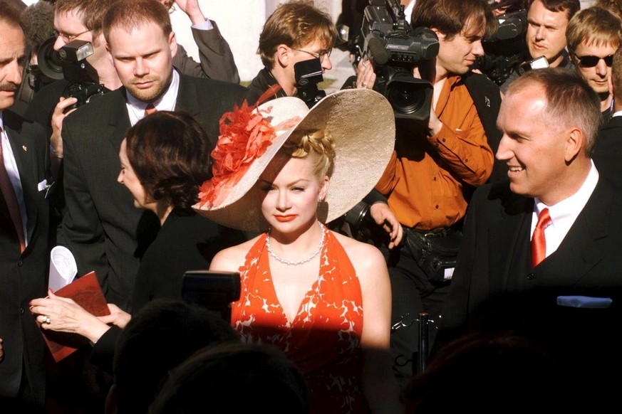 Shawne Fielding Borer, Center, and Swiss Ambassador to Germany Thomas Borer on Friday, May 11, 2001 on their way to celebrate the reopening of the restored Old Building…