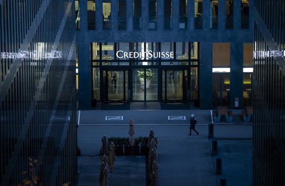 Das Logo der Schweizer Bank Credit Suisse an einem Gebaeude der Bank in Zuerich Oerlikon, am Mittwoch, 23. November 2022 in Zuerich. Die Aktionaere haben der Beschaffung von rund 4 Milliarden Franken  ...