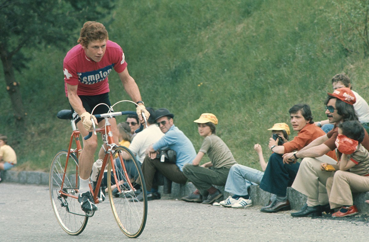 Albert Zweifel participant à une course sur route en 1976.
https://permalink.nationalmuseum.ch/100825301