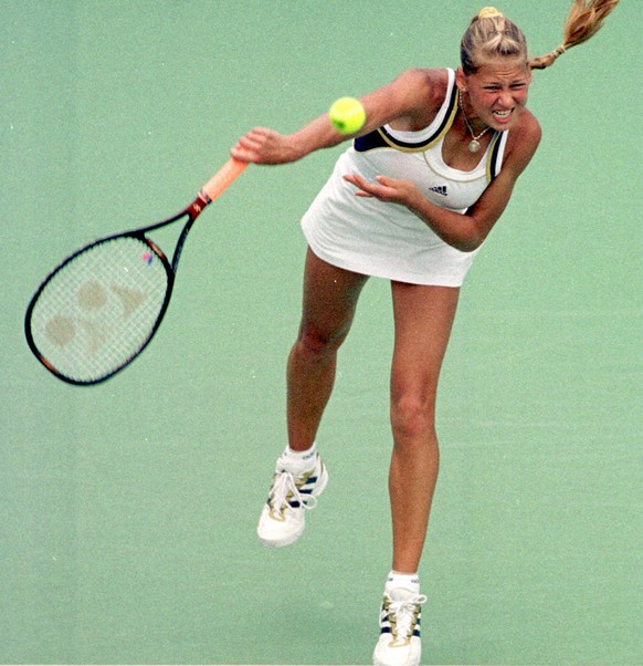 Anna Kournikova of Russia serves in the first round victory, 7-6(7-1), 7-5, over Jill Craybas of the United States, at the Australian Open Tennis Championships in Melbourne, Australia, Tuesday, Januar ...