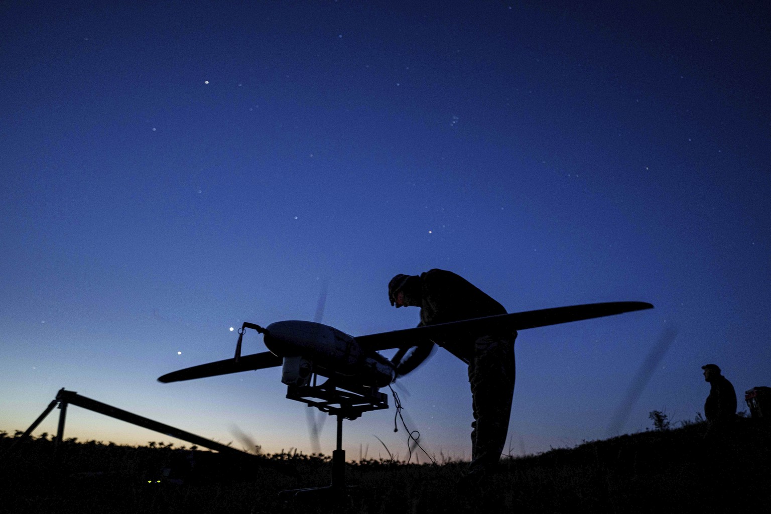 A Ukrainian National Guard serviceman of 3rd brigade �Spartan� prepares for flight a Penguin UAV near the frontline on Pokrovsk direction, Ukraine, on Wednesday, August 6, 2025. (AP Photo/Evgeniy Malo ...