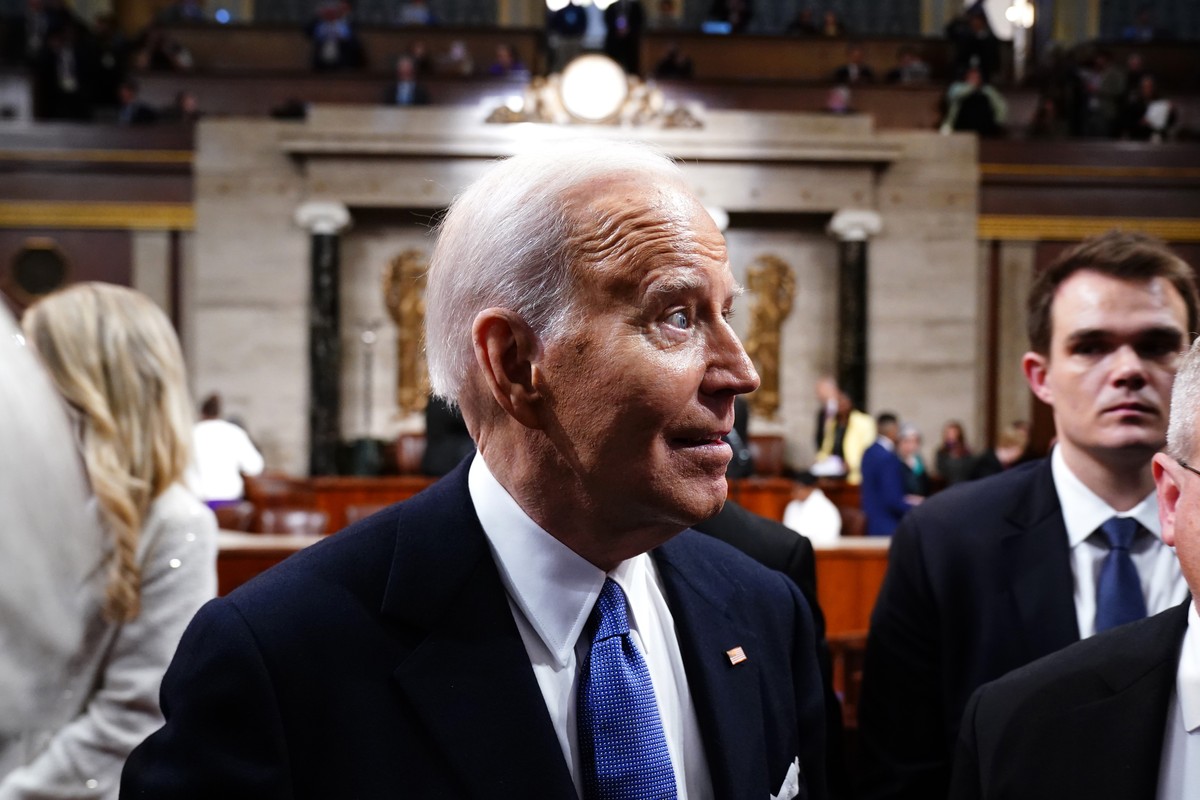 epa11205933 US President Joe Biden departs after delivering his third State of the Union address in the House Chamber of the US Capitol in Washington, DC, USA, 07 March 2024. EPA/SHAWN THEW / POOL