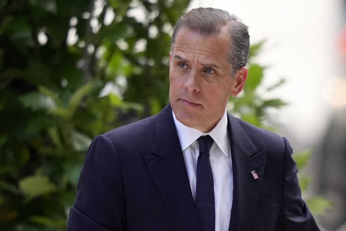 FILE - Hunter Biden arrives at federal court, June 3, 2024, in Wilmington, Del. Hunter Biden has dropped a lawsuit accusing Fox News of unlawfully publishing explicit images of him as part of a stream ...