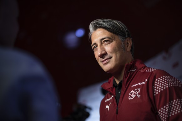 Murat Yakin, Cheftrainer der Schweizer Fussball Nationalmannschaft spricht mit Medien an einer Medienkonferenz im Planetarium des Verkehrshaus der Schweiz das Kader fuer die Fussball Weltmeisterschaft ...