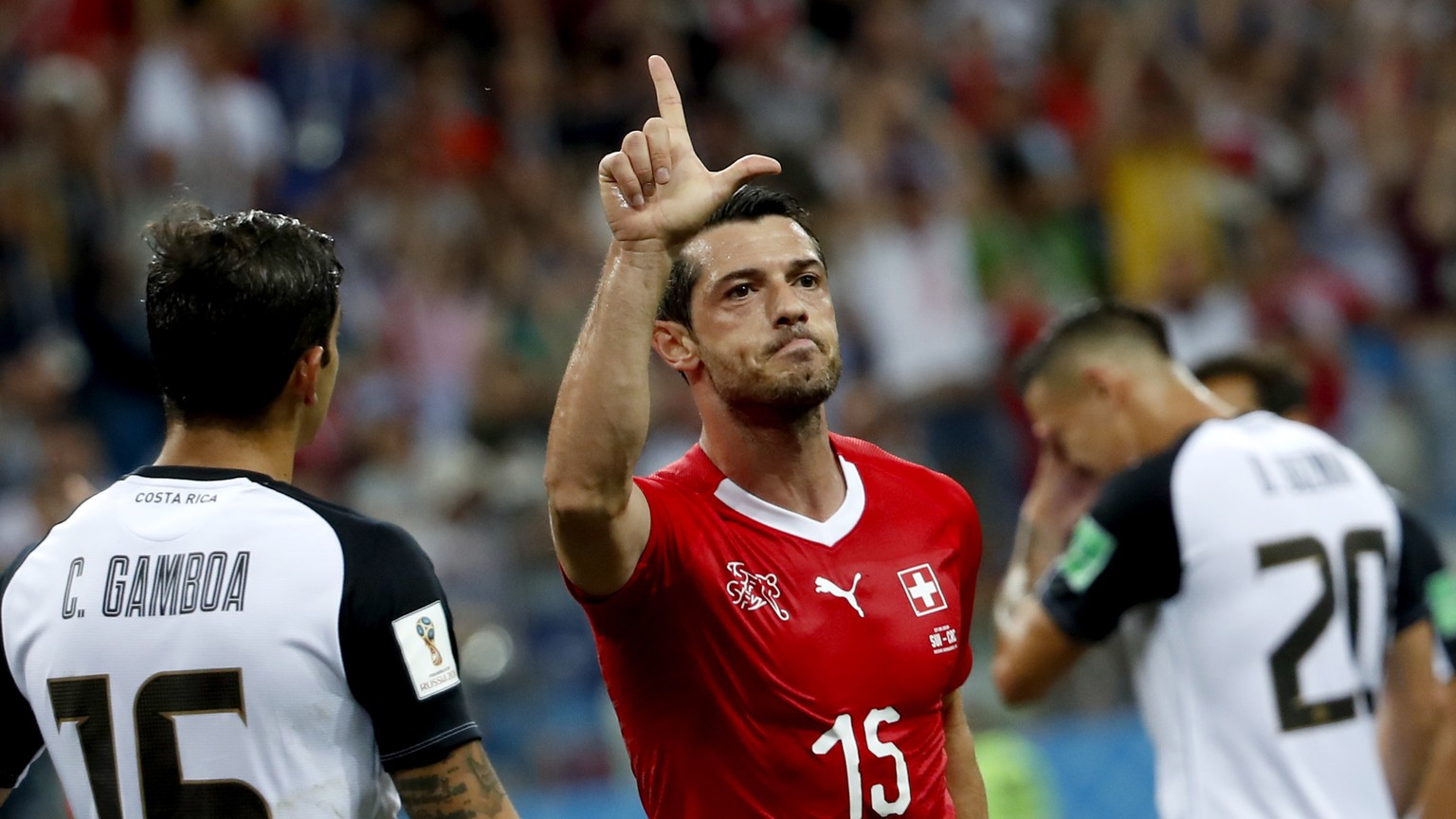 epa06845432 Blerim Dzemaili (C) of Switzerland celebrates scoring the opening goal during the FIFA World Cup 2018 group E preliminary round soccer match between Switzerland and Costa Rica in Nizhny No ...