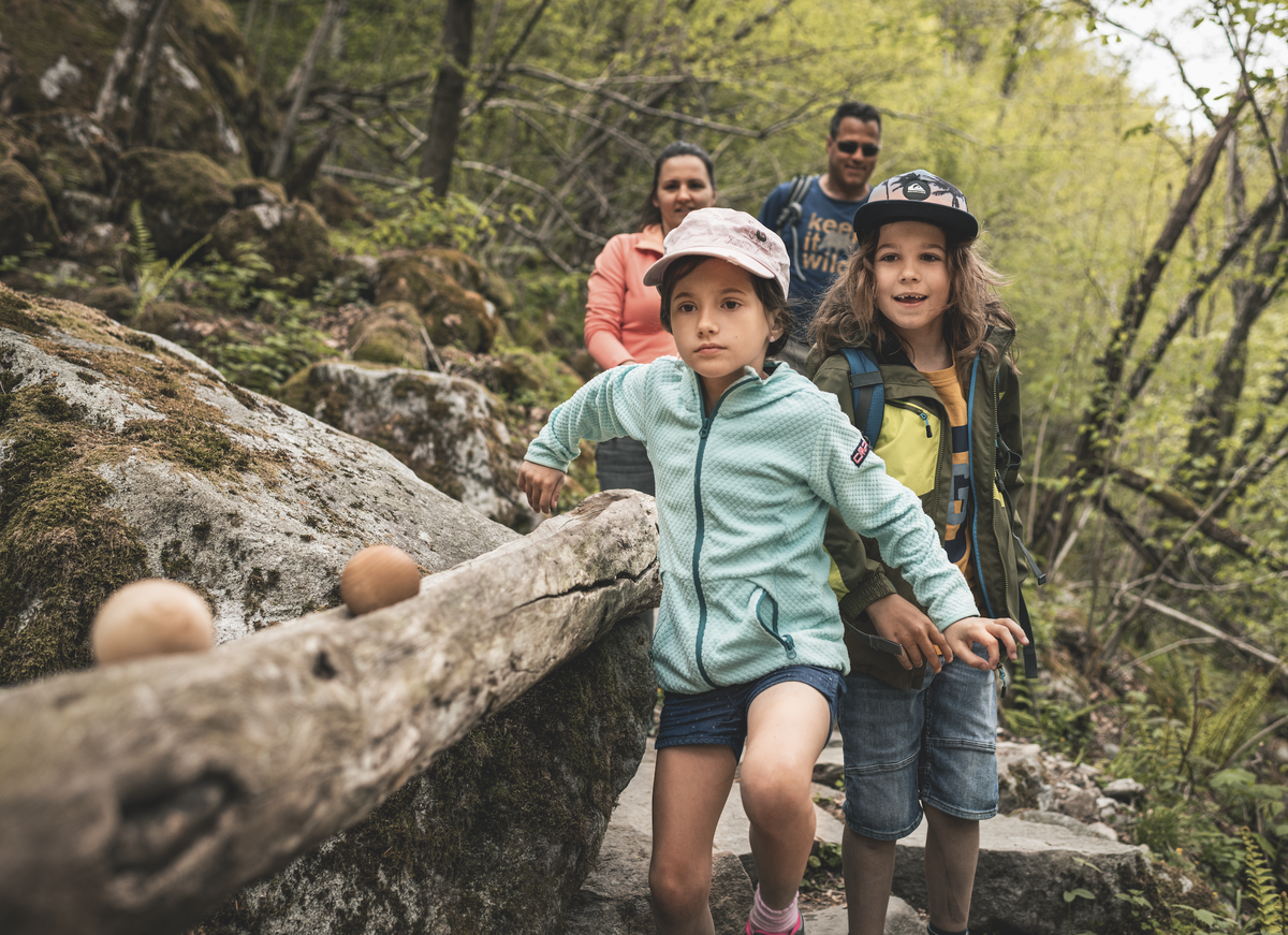 Kugelbahnen SChweiz Wandern mit Kindern Bobosco Verzascatal