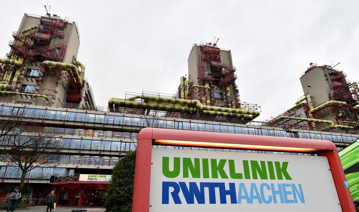 epaselect epa06483813 An exterior view of the University Hospital (Uniklinik) RWTH, in Aachen, Germany, 29 January 2018. According to German media, the European Research Association for Environment an ...