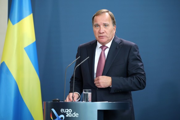 epa08643826 Swedish Prime Minister Stefan Loefven and German Chancellor Angela Merkel (not pictured) give a joint press conference following their meeting in Berlin, Germany, 03 September 2020. EPA/Mi ...