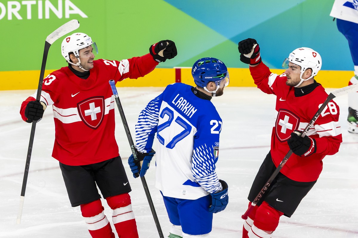 KEYPIX - Switzerland's Philipp Kurashev, left, celebrates his goal with his teammate Switzerland's Timo Meier #28 after scoring the 1:0, during the men's ice hockey playoff qualificatio ...