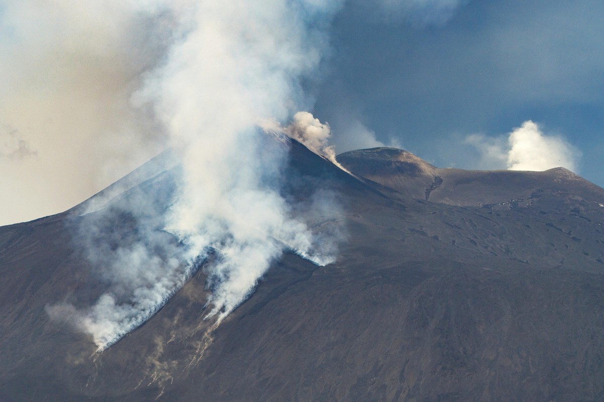 Smoke billows from Mount Etna volcano, Italy, Monday, June 2, 2025. (AP Photo/Giuseppe Distefano)
Italy Etna Volcano