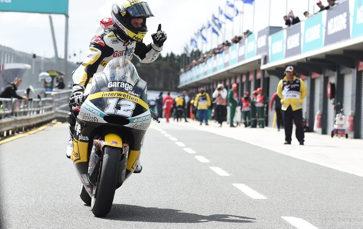 ZU DEN DREI SCHWEIZER MOTORRADFAHRER DER MOTO2-KLASSE IN DER SAISON 2017 ERHALTEN SIE FOLGENDE ARCHIVBILDER - Thomas Luethi of Switzerland for Garage Plus Interwetten reacs as he wins the Moto2 class  ...
