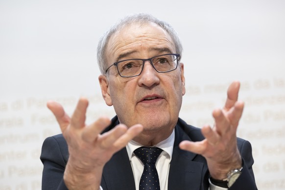 Bundesrat Guy Parmelin spricht an einer Medienkonferenz ueber die US-Zoelle auf Schweizer Waren, am Mittwoch, 10. Dezember 2025, im Medienzentrum Bundeshaus in Bern. (KEYSTONE/Anthony Anex)