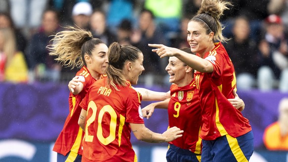 KEYPIX - Spain&#039;s Laia Aleixandri, Irene Paredes, Mariona Caldentey, Esther Gonzalez and Alexia Putellas, from left, celebrate the 2:1 during the UEFA Women&#039;s EURO 2025 Group B soccer match b ...