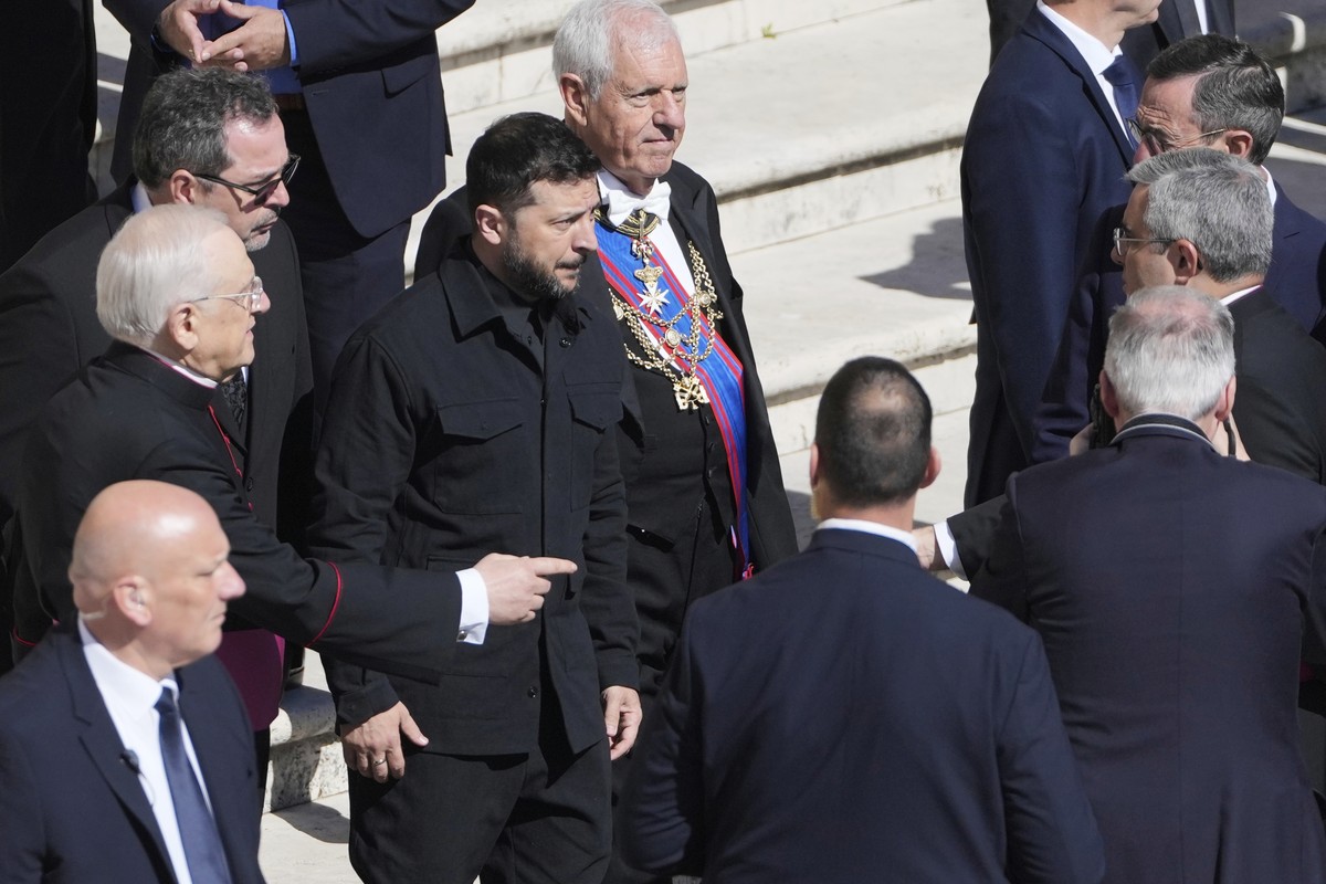 Ukraine's President Volodymr Zelenskyy, center, arrives for the funeral of Pope Francis in St. Peter's Square at the Vatican, Saturday, April 26, 2025. (AP Photo/Markus Schreiber)
Vatican Po ...