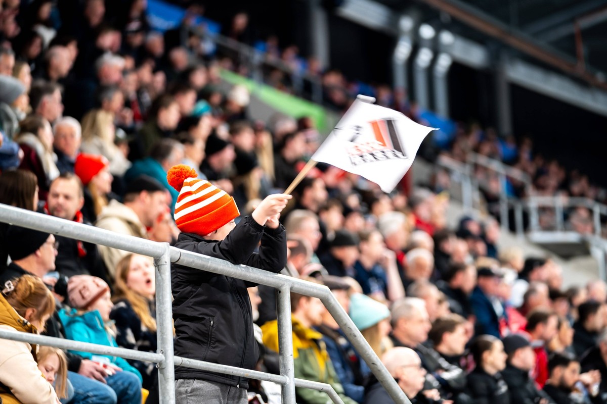 Basel, Schweiz, 14.03.2025 Fan EHC Basel Playoff 1/2- Final Game 7 Sky Swiss League - EHC Basel vs. EHC Olten Basel, 14.03.2025 Pascal von B�ren / SPP PUBLICATIONxNOTxINxBRAxMEX Copyright: xPascalxvon ...