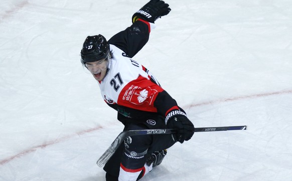 Fribourg&#039;s Yannick Rathgeb, celebrats his winning goal during the ice hockey Champions League match 1/8 Final between HC Fribourg-Gotteron and KalPa Kuopio of Finland, in Fribourg, Switzerland, T ...