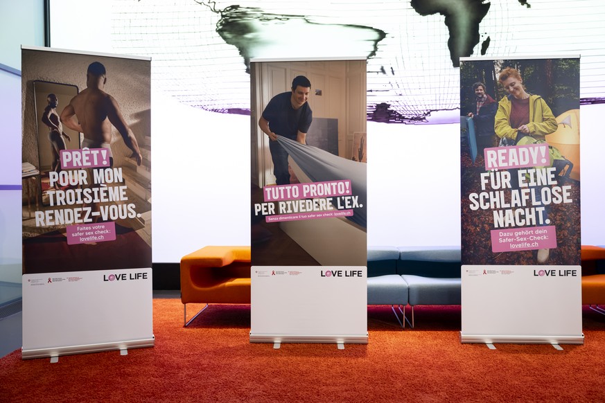 Die neuen Plakate fotografiert kurz vor einer Medienkonferenz zur neuen Love Life Kampagne des BAG zum Schutz vor sexuell uebertragbaren Infektionen, am Donnerstag, 25. April 2024, im Medienzentrum Bu ...