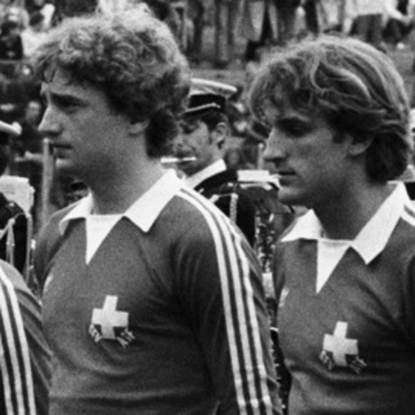 Die Schweizer Nationalmannschaft mit den Spielern Botteron, Eichenberger, Zappa, Luedi, Maissen, Ponte, Brechbuehl, Barberis, Herbert Hermann, Heinz Hermann, Wehrli, am 22. Mai 1979 im Wankdorfstadion ...