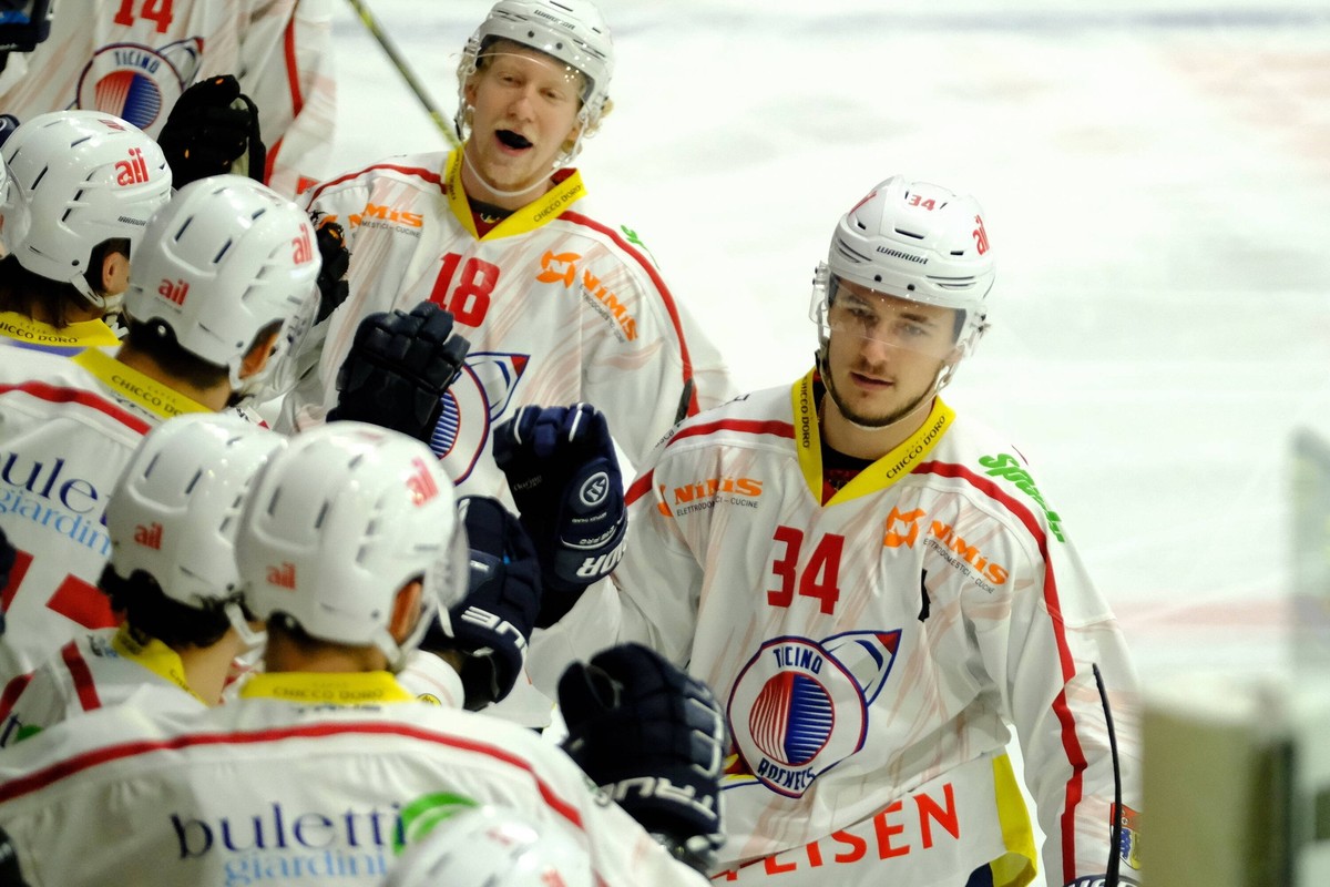 December 10, 2022, Zurich, Switzerland: Ticino Rockets Center Josselin Dufey 34 during the EHC Winterthur vs Ticino Rockets in the Swiss Hockey Ice hockey, Eishockey League. Zurich Switzerland - ZUMA  ...
