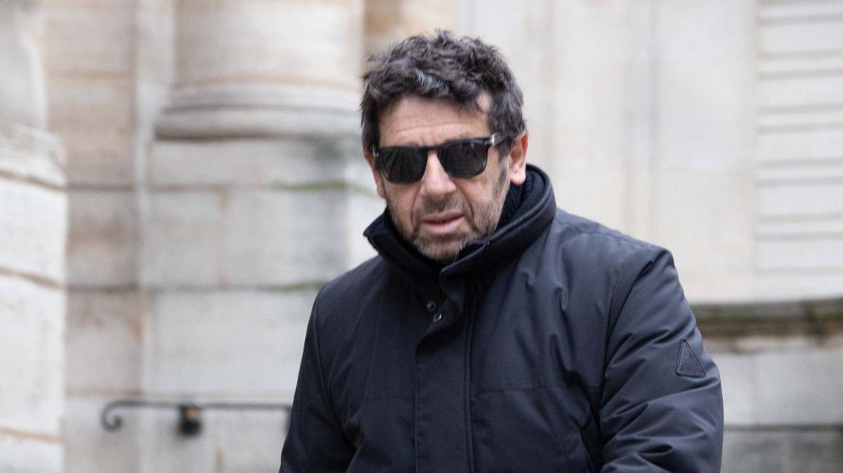 Niels Arestrup Funeral - Paris Patrick Bruel during the funeral ceremony of French-Danish actor Niels Arestrup outside the Church of Saint-Roch in Paris, on December 10, 2024. Niels Arestrup, who has  ...