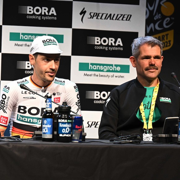 IMAGO / Sirotti

29-06-2023 Presentazione Squadre Tour De France 2023; 2023, Bora - Hansgrohe; Hindley, Jai; Buchmann, Emanuel; Denk, Ralph; Bilbao - Bec; PUBLICATIONxNOTxINxITAxFRAxNED