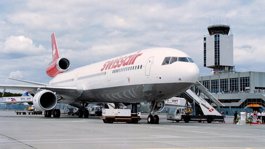 Am EAP wird eine MD-11 der Swissair auf «Basel-Land» (!) getauft.