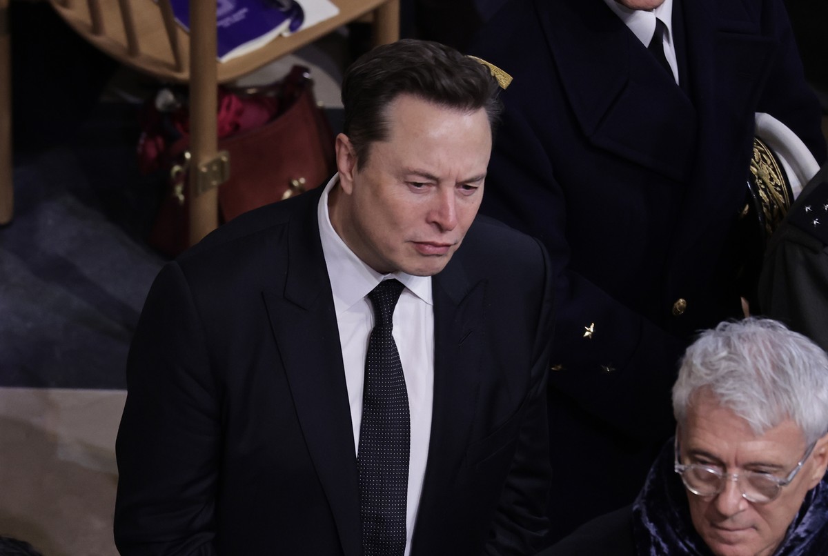 epa11763165 Businessman Elon Musk (C) attends the reopening ceremony of the Notre Dame de Paris Cathedral in Paris, France 07 December 2024. Paris? Cathedral took almost 6 years to rebuild after been  ...