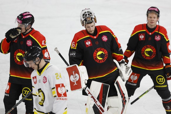 KEYYPIX - Disappointed goalkeeper Adam Reideborn (SCB), center and his teammates Miro Aaltonen, right, and Alain Graf left, after the Champions Hockey League round of 16 match between Switzerlands SC  ...