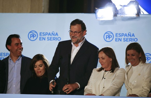 Der amtierende Regierungschef Mariano Rajoy gibt sich nach der Wahl kämpferisch: Seine konservative Volkspartei bleibt stärkste Kraft, verliert aber deutlich.