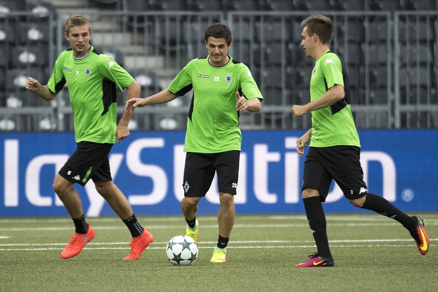 15.08.2016; Bern; Fussball Champions League play-off - BSC Young Boys - Borussia Moenchengladbach; Training Gladbach;
Christoph Kramer (Gladbach), Jonas Hofmann (Gladbach) und Patrick Herrmann (Gladba ...