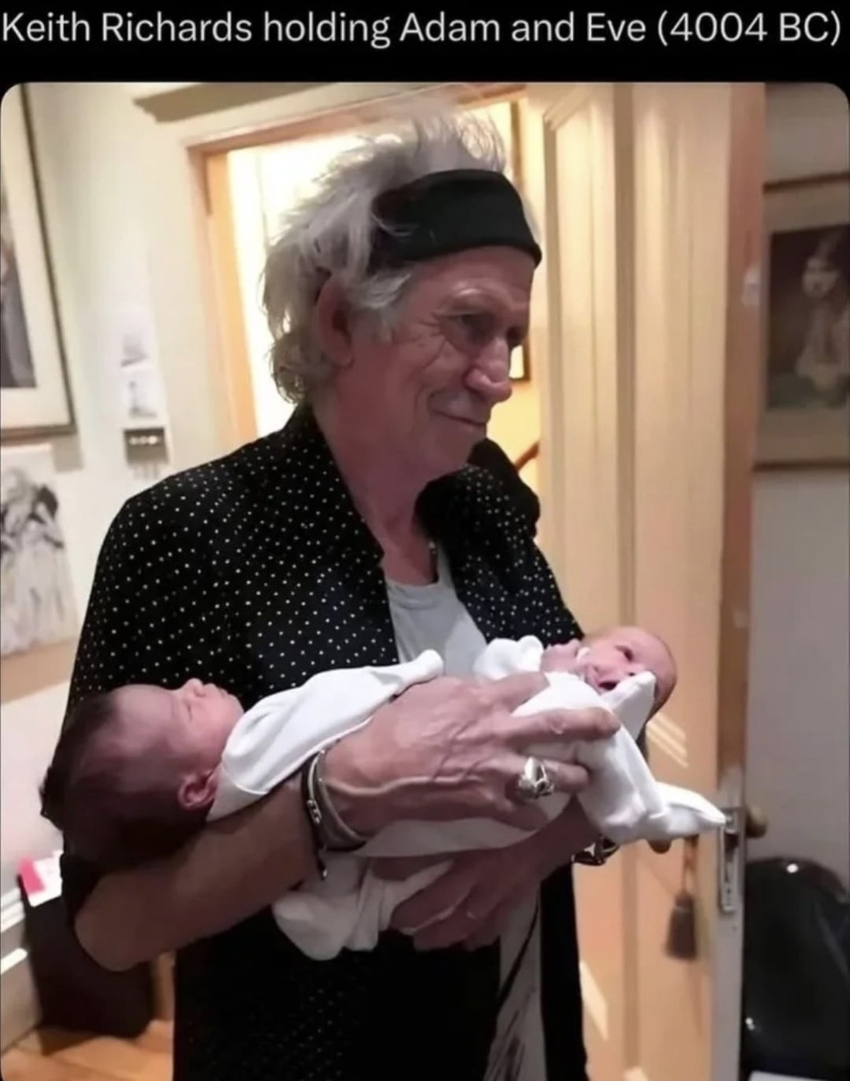 Picdump 210 – (fast) unendlich viele Memes ...\nKeith Richards hält Adam und Eva (4004 v. Chr.)