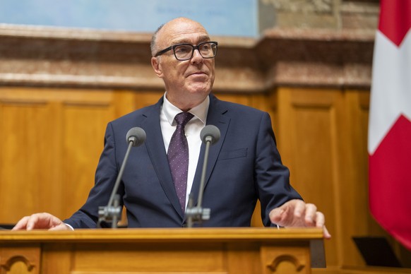 Bundesrat Martin Pfister spricht das erste Mal als Bundesrat zur Grossen Kammer, an der Sommersession der Eidgenoessischen Raete, am Donnerstag, 5. Juni 2025 im Nationalrat in Bern. (KEYSTONE/Til Buer ...