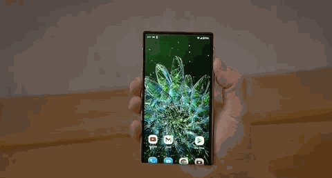 Rolling instead of folding: Motorola shows smartphone with roll-out display