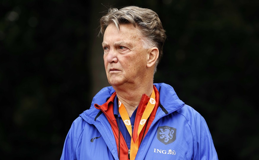 epa10194916 The Netherlands coach Louis van Gaal during a training session of the national team at the KNVB Campus in Zeist, the Netherlands, 20 September 2022. The Dutch national team is preparing fo ...