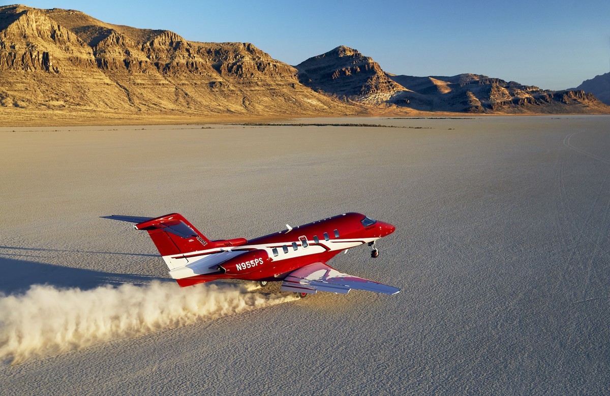 Pilatus PC-24 Super Versatile Jet business jet privatjet schweiz jeff bezos https://www.pilatus-aircraft.com/