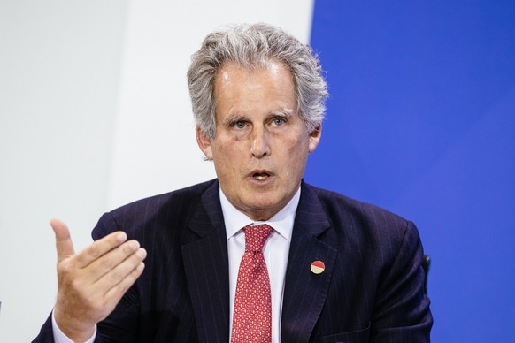 epa07886700 (L-R) Managing Director of the International Monetary Fund (IMF) David Lipton attends a press conference at the German chancellery in Berlin, Germany, 01 October 2019. EPA/HAYOUNG JEON