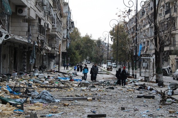 epa05675936 The inhabitants of the eastern neighborhoods of the northern city of Aleppo are seen inspecting their belongings and houses, Syria, on 14 December 2016. The Syrian army claims they have ma ...