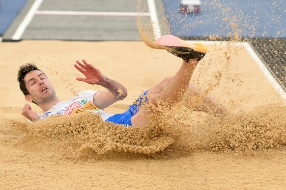 epa11398481 Miltiadis Tentoglou of Greece compete at Long Jump Final during the European Athletics Championship, in Rome, Italy, 08 June 2024. EPA/EMILIANO GRILLOTTI