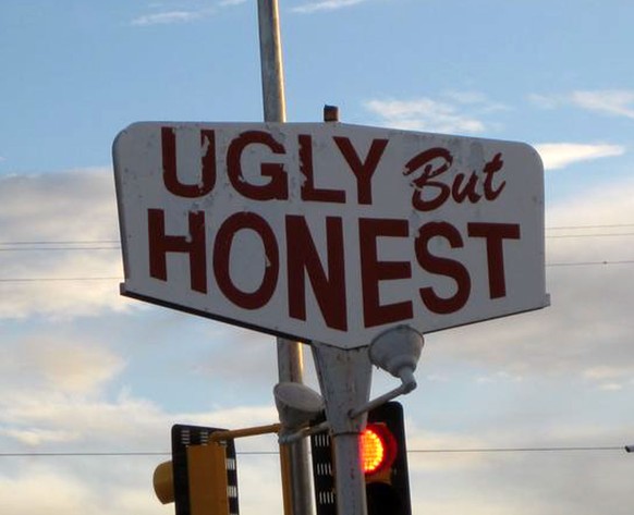 ugly but honest hässlich aber ehrlich strassen schild tucson arizona autohändler http://tucson.com/news/local/tucson-oddity-ugly-but-honest-motto-gets-dealer-lots-of/article_f7a6702d-476d-515a-b4ea-9e ...