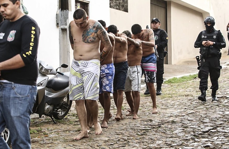 epa06484582 Police guard several inmates in a jail in Itapaje, Brazil, 29 January 2018. At least 10 inmates were killed when prisoners of rival gangs clashed at the prison in Itapaje about 125 kilomet ...