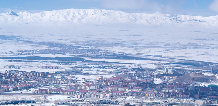 IMAGO / agefotostock

Panoramic view of winter Erzurum xYAYxMicrox xDenysxIarovyix ESY-005055148