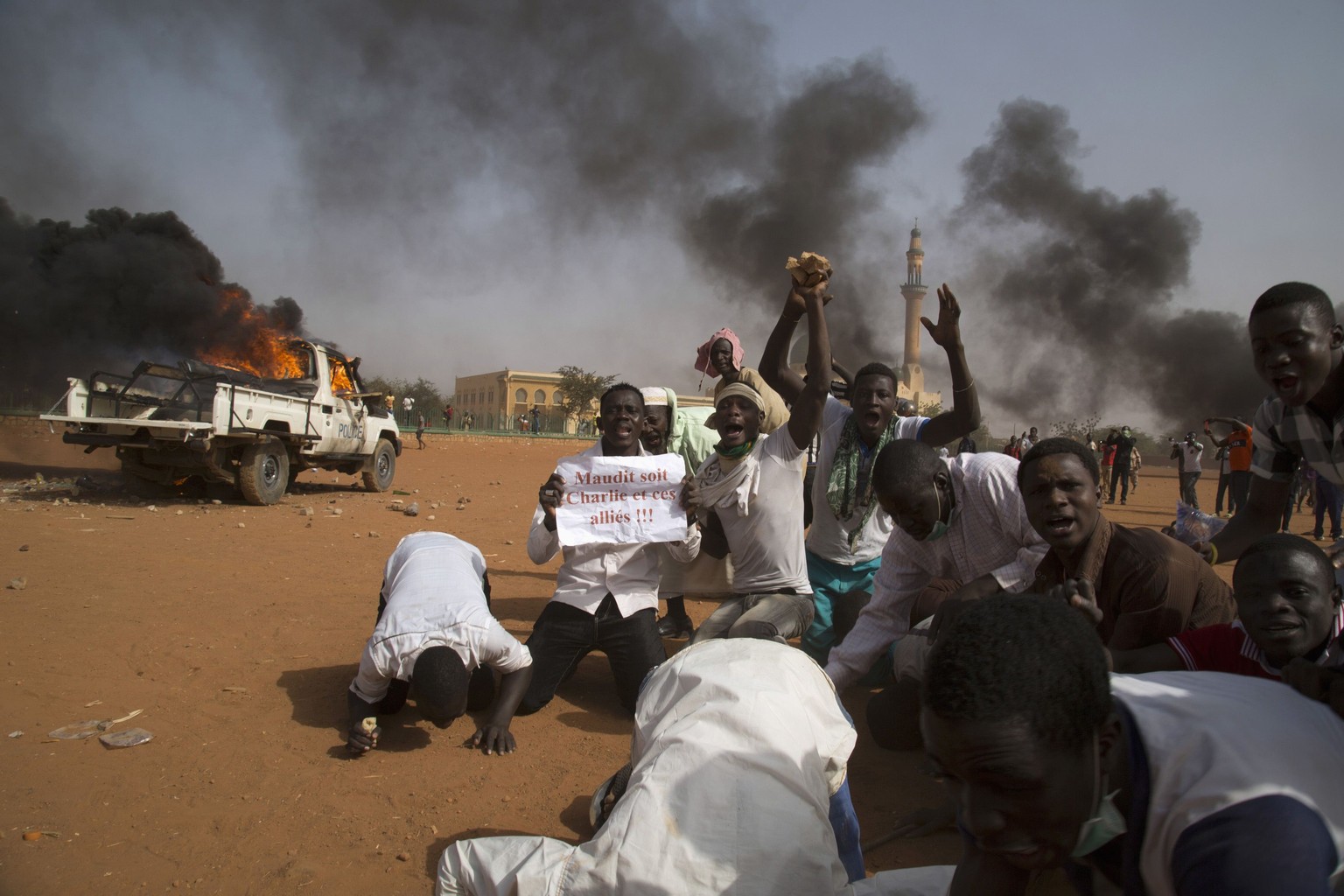 Wut über die Mohammed-Karikatur in der jüngsten Ausgabe des französischen Satiremagazins «Charlie Hebdo» bei diesen Demonstranten in der Hauptstadt von Niger.