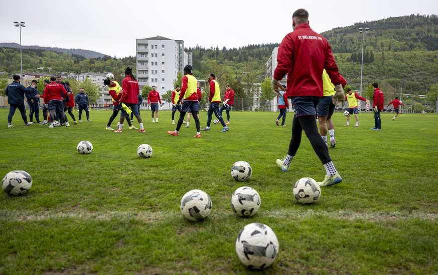 Spieler des FC Biel bei einer Trainingsinheit, am Mittwoch, 23. April 2025, in Biel. Der Fussball Club aus der Promotion League trifft am kommenden Samstag im Schweizer Cup Halbfinal auf die Berner Yo ...
