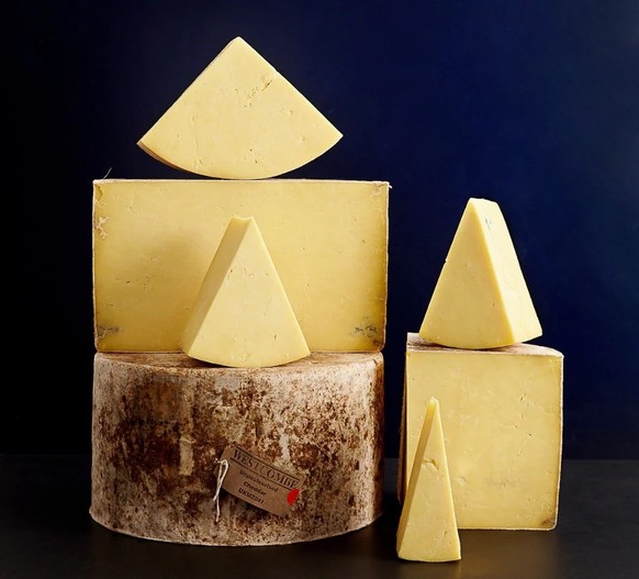 Cloth bound cheddar – Edelkäse direkt vom Bauernhof.
https://www.nealsyarddairy.co.uk/cdn/shop/files/westcombe_1065x1065px.jpg?v=1686664435